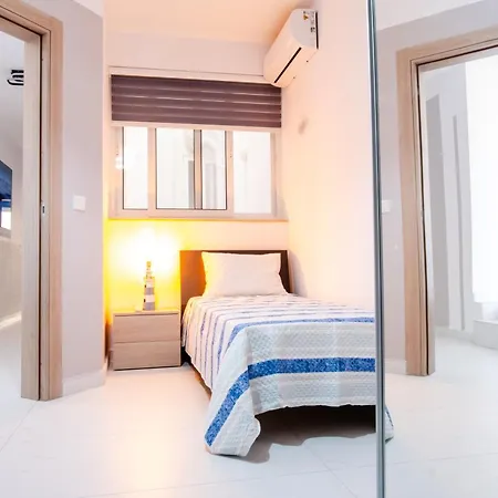 Mellieha, Charming 2 Bedroom Santa Maria Heights Apartmán