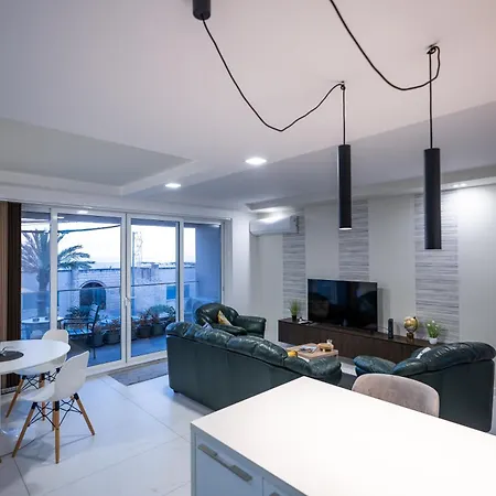 Mellieha, Charming 2 Bedroom Santa Maria Heights Apartamento *